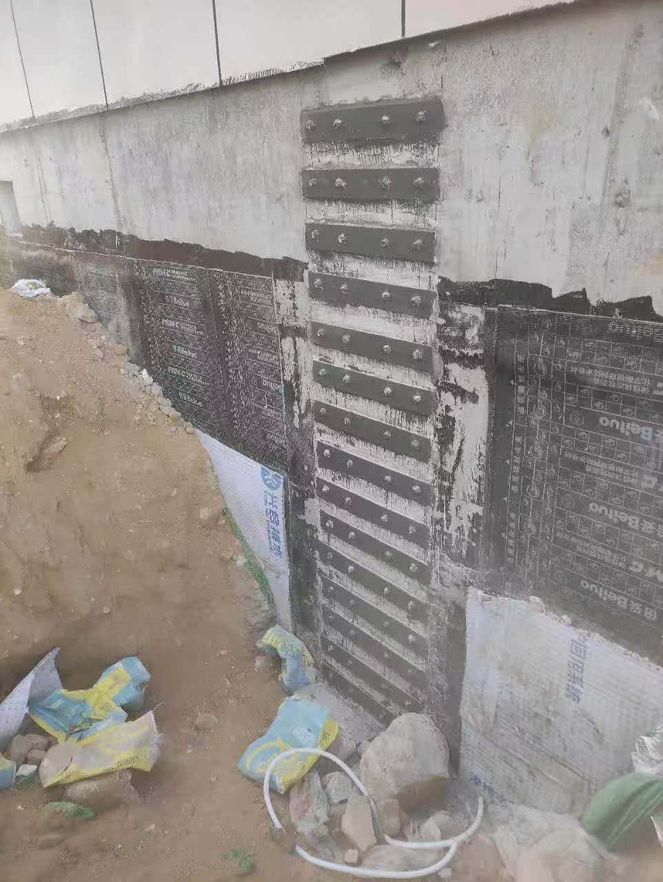 南岸房屋柱子加固方法